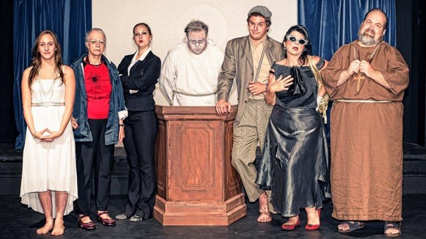 L'auberge des morts subites  arrive en ville